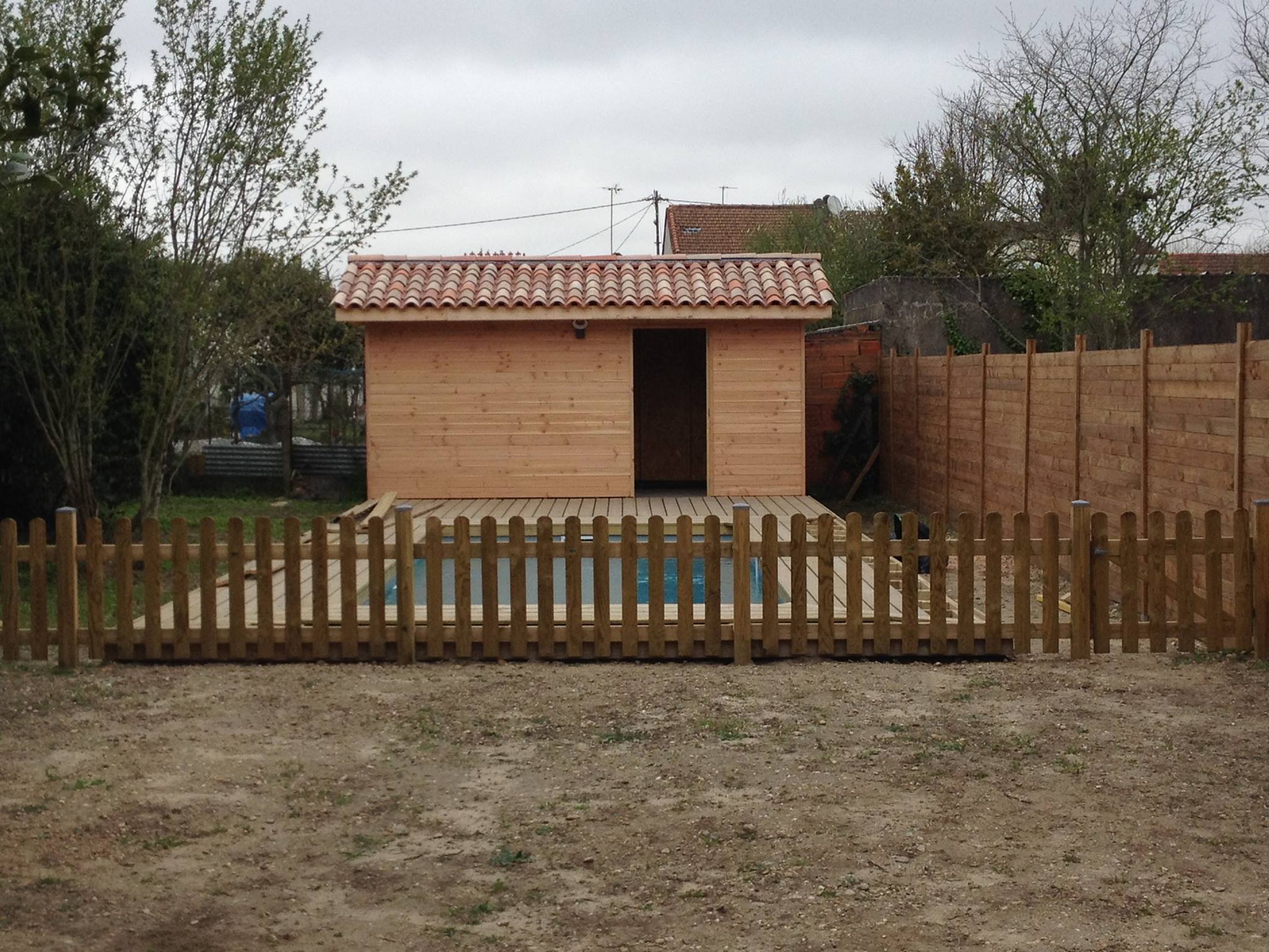 Abri de jardin en bois et structure bois extérieur