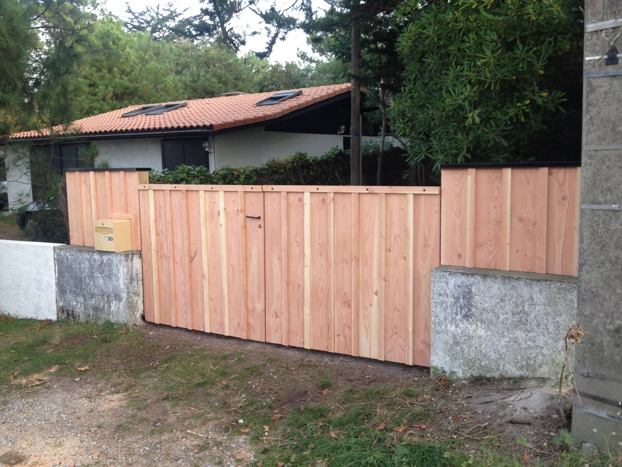 Conception de portail en bois sur mesure - ÈRE BOIS